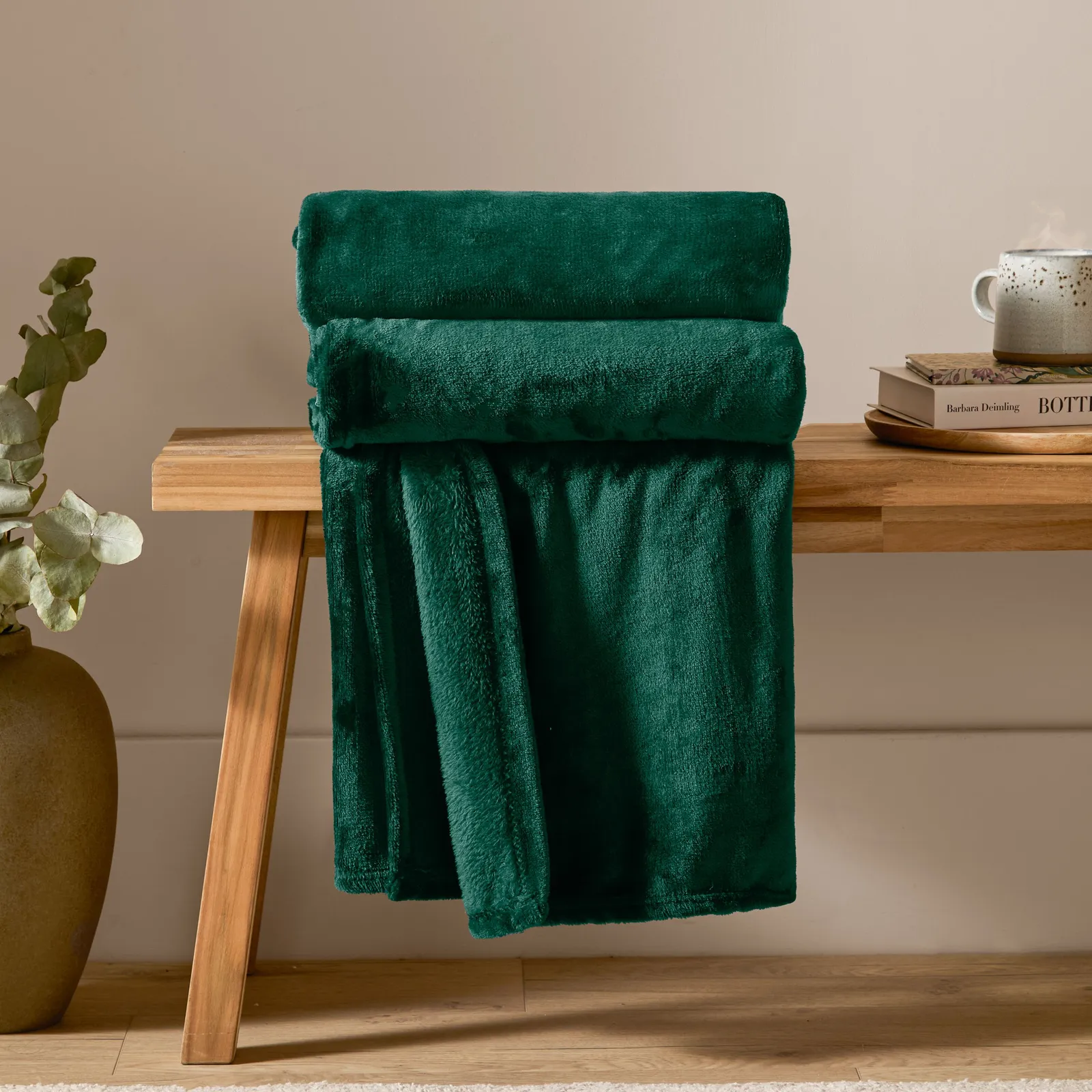 Furn Harrow Fleece Throw in Dark Green