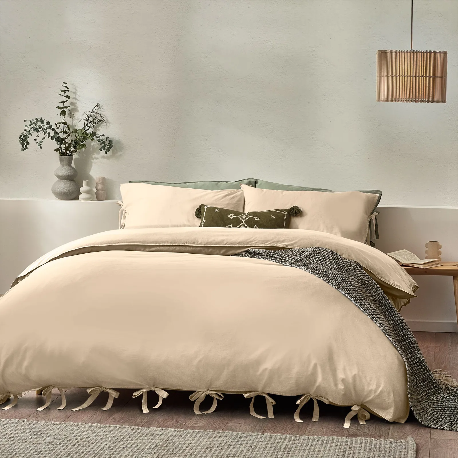 Yard Mallow Bow Tie 100% Cotton Duvet Cover Set in Beige 1