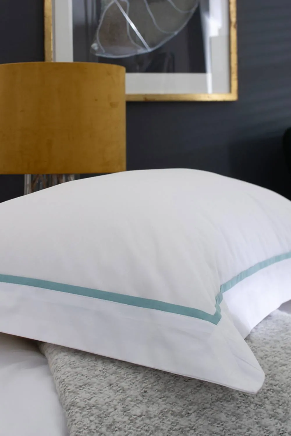 The Lyndon Company Boutique Hotel Hampstead 200 Thread Count Cotton Duvet Cover Set in Green 3