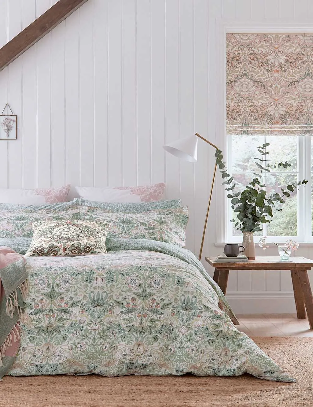 Morris & Co Pure Cotton Strawberry Thief Cochineal Bedding Set Pink Mix