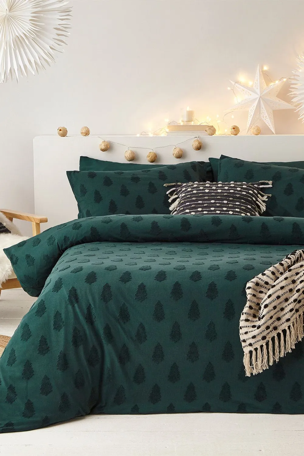 The Linen Yard Tufted Tree Festive 100% Cotton Duvet Cover Set in Green